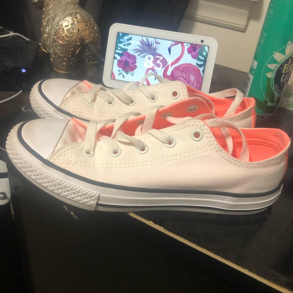 Girls converse